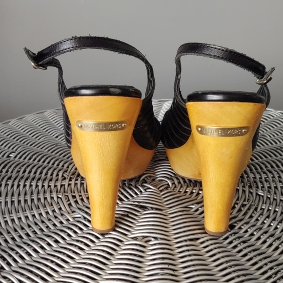 Michael kors 7 1/2 medium 3 3/4 inch heel - Picture 3 of 7